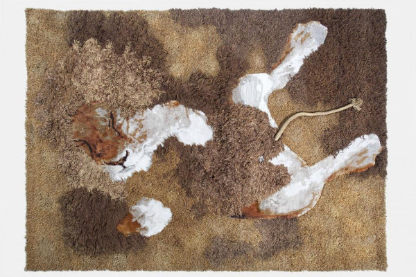 What are the meanings of animals in the symbolism of luxury rugs 